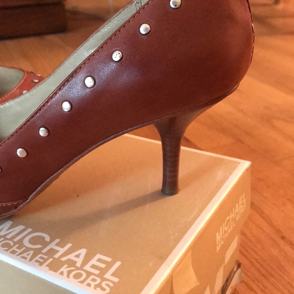 Michael Kors Astor Pumps - Picture 2 of 5
